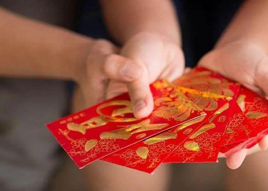 关怀员工父母，为员工父母设置关怀金制度